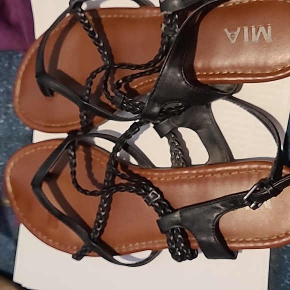 Sandals - Picture 1 of 3